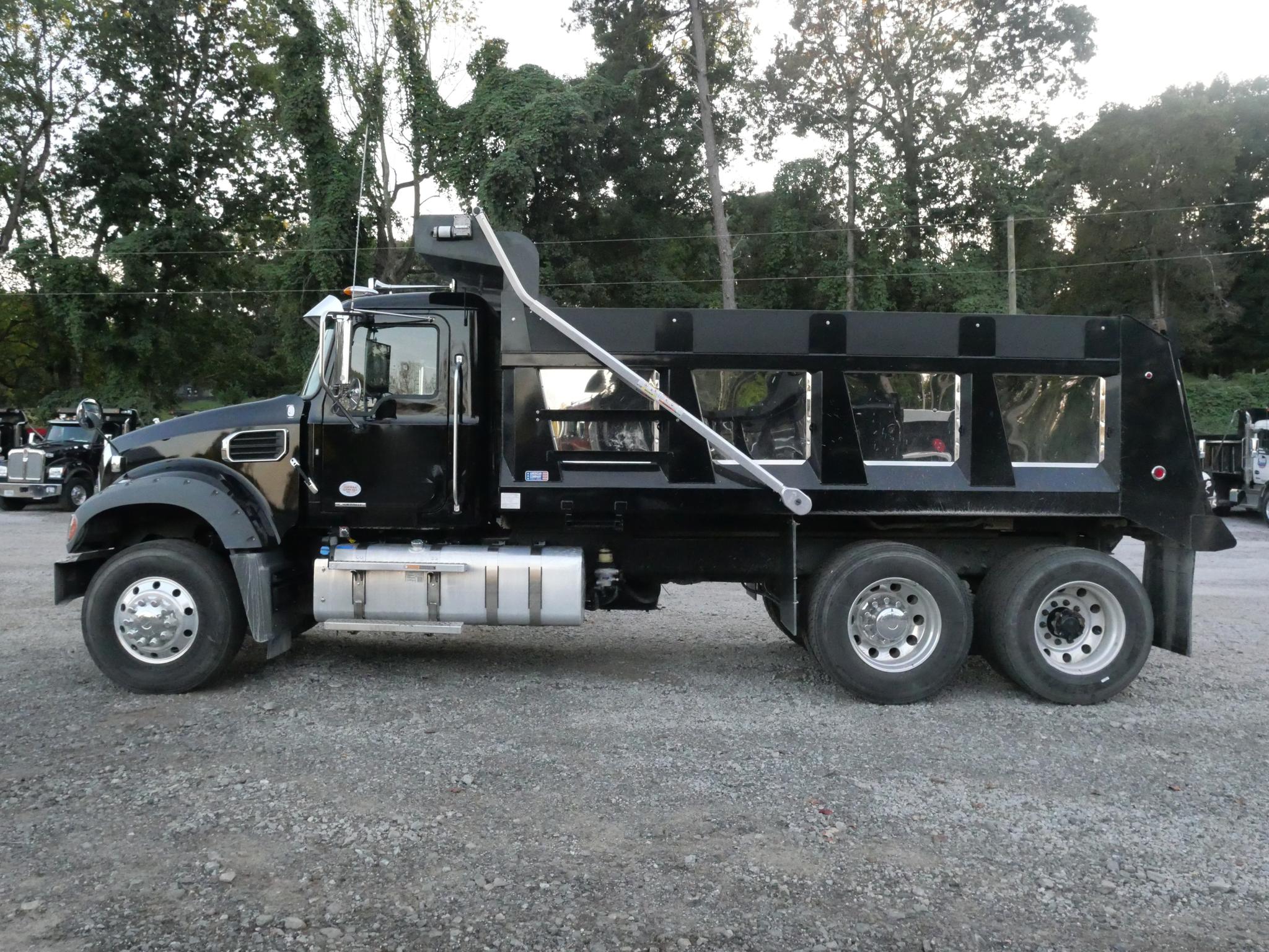 2026 Mack 64FR Dump Truck (G129) - image 5