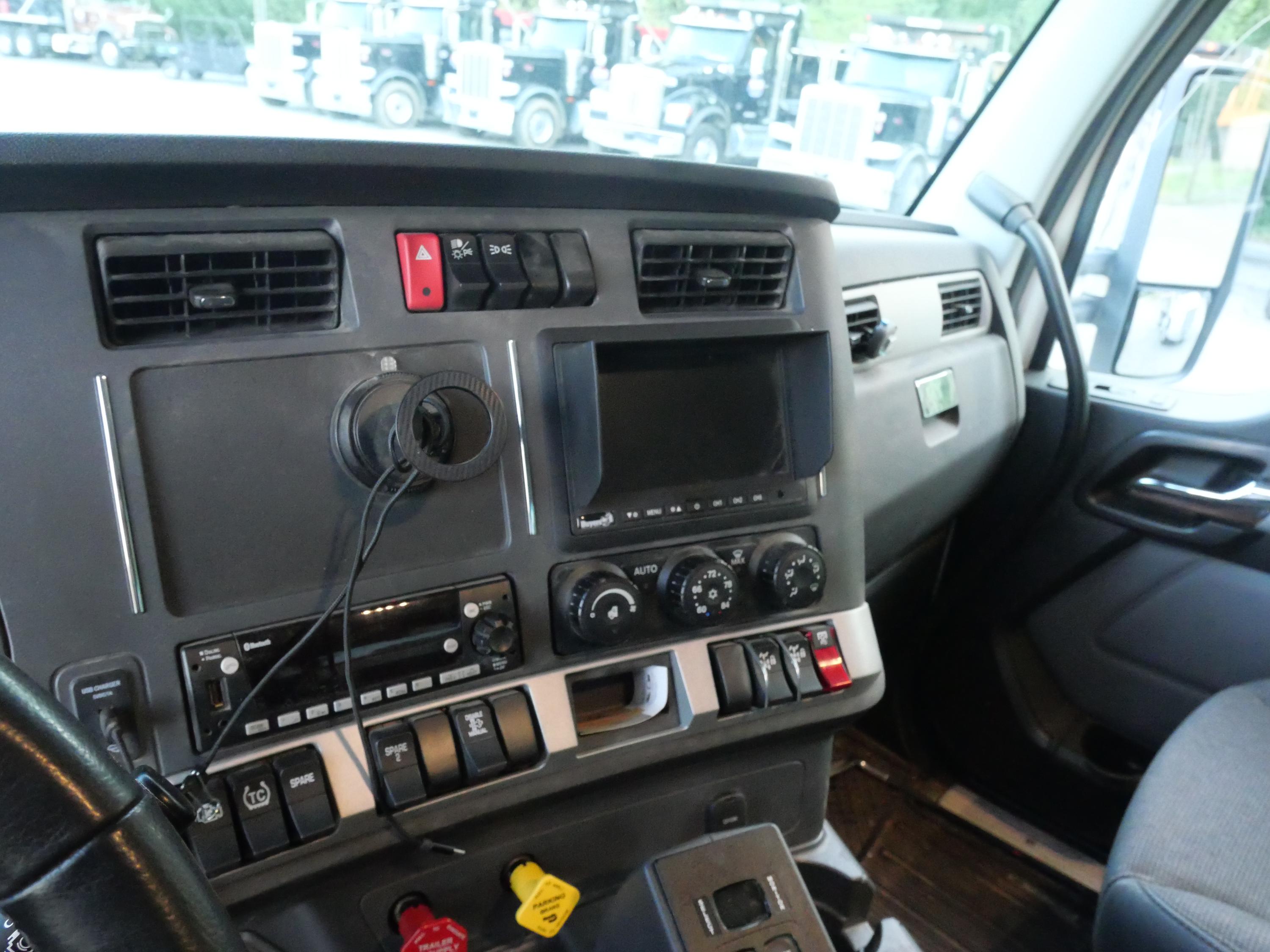 2026 Kenworth T880 Dump Truck (G81) - image 11