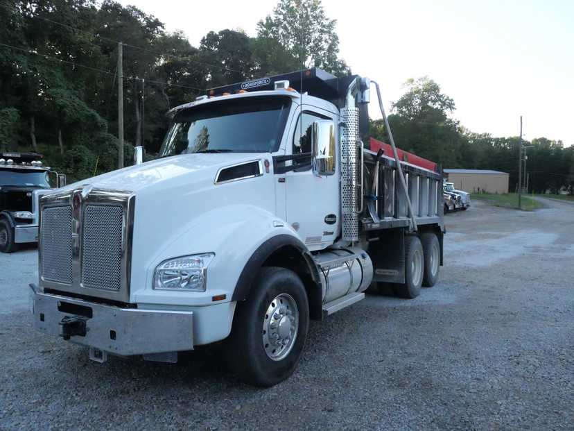 2026 Kenworth T880 Dump Truck (G83)