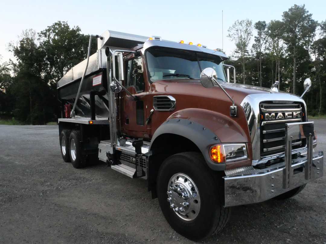 2027 Mack 64F Spreader (G131)