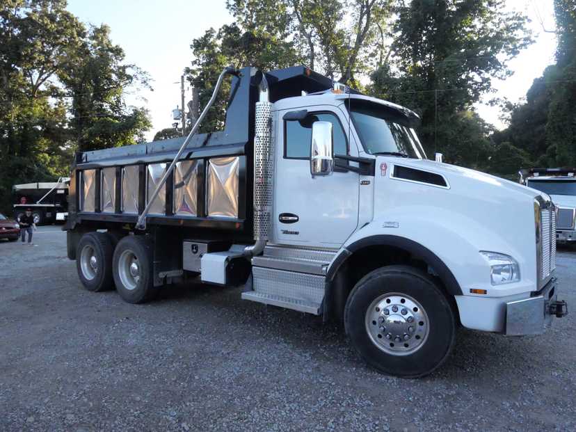 2026 Kenworth T880 Dump Truck (G82)