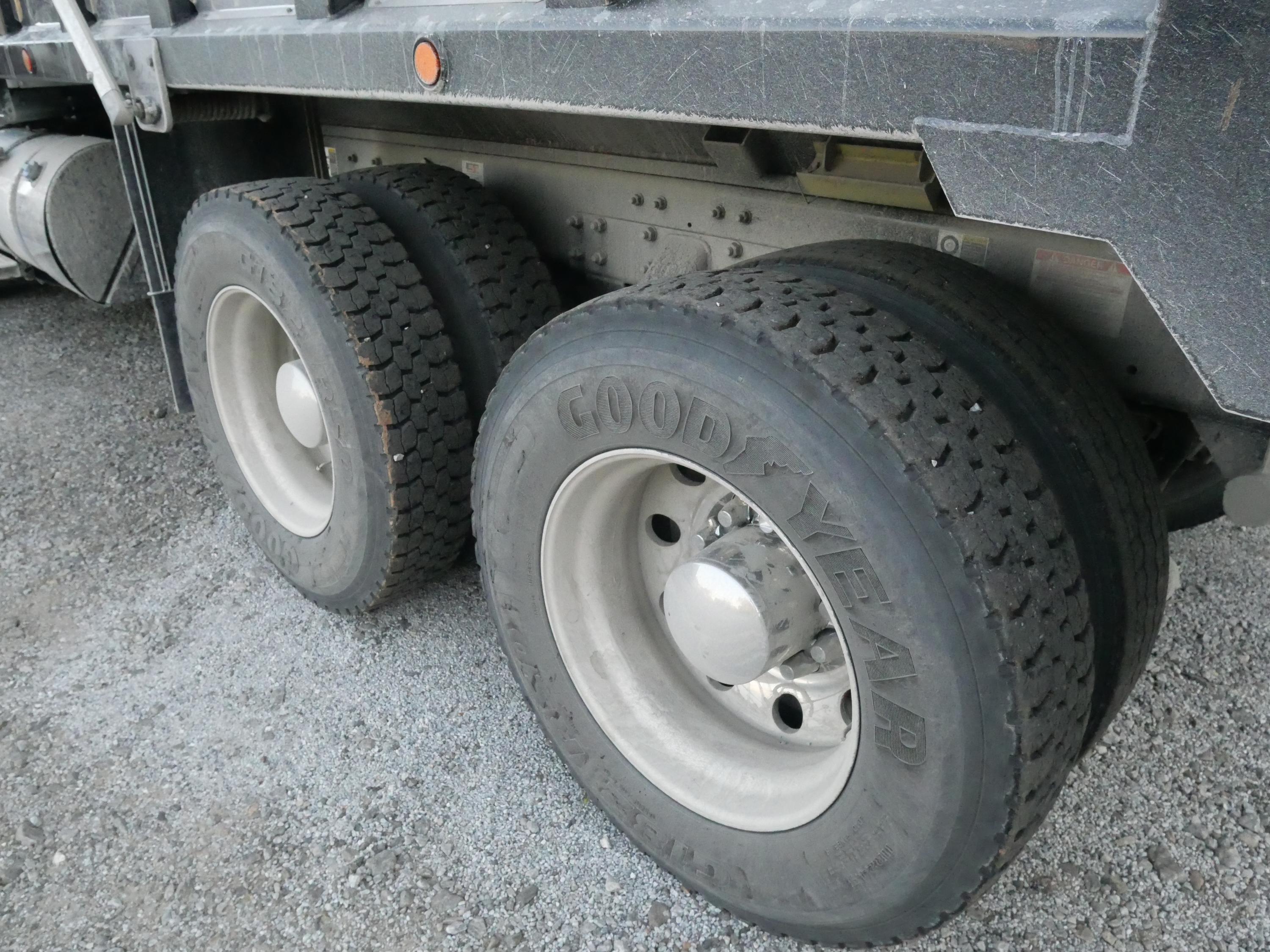 2026 Kenworth T880 Dump Truck (G83) - image 18