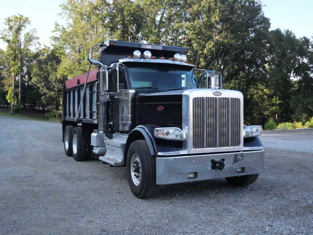 2025 Peterbilt 589 Dump Truck (G121)