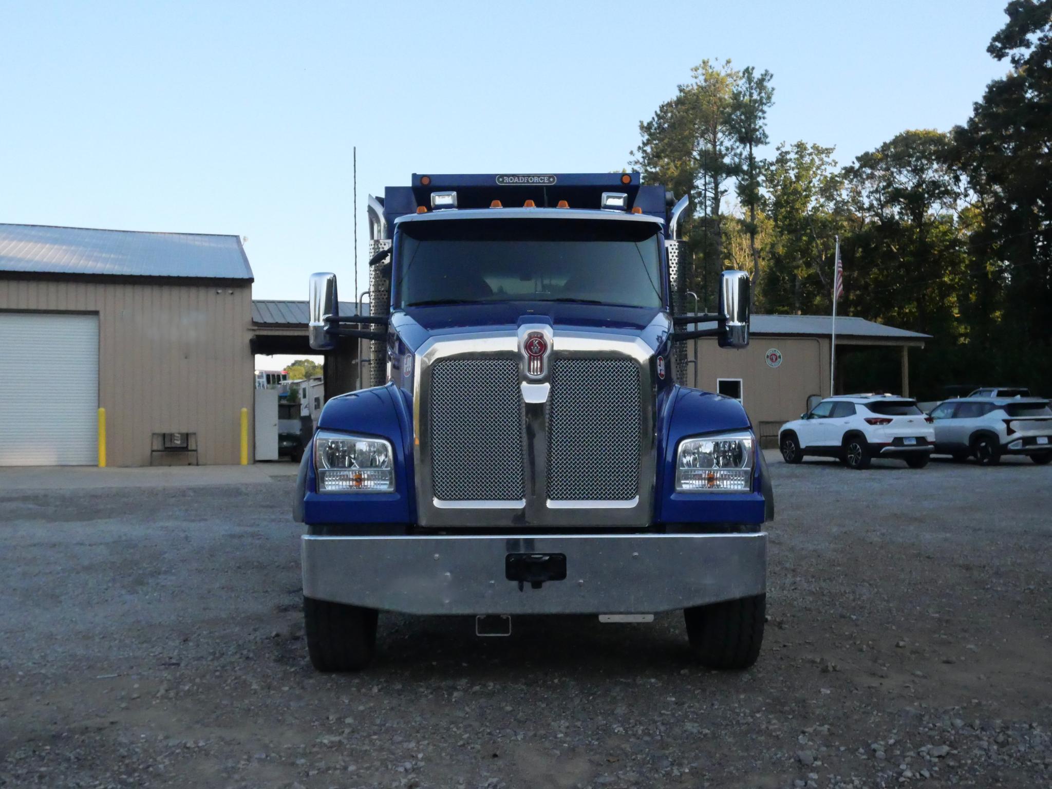 2026 Kenworth T880 Dump Truck (G99) - image 3