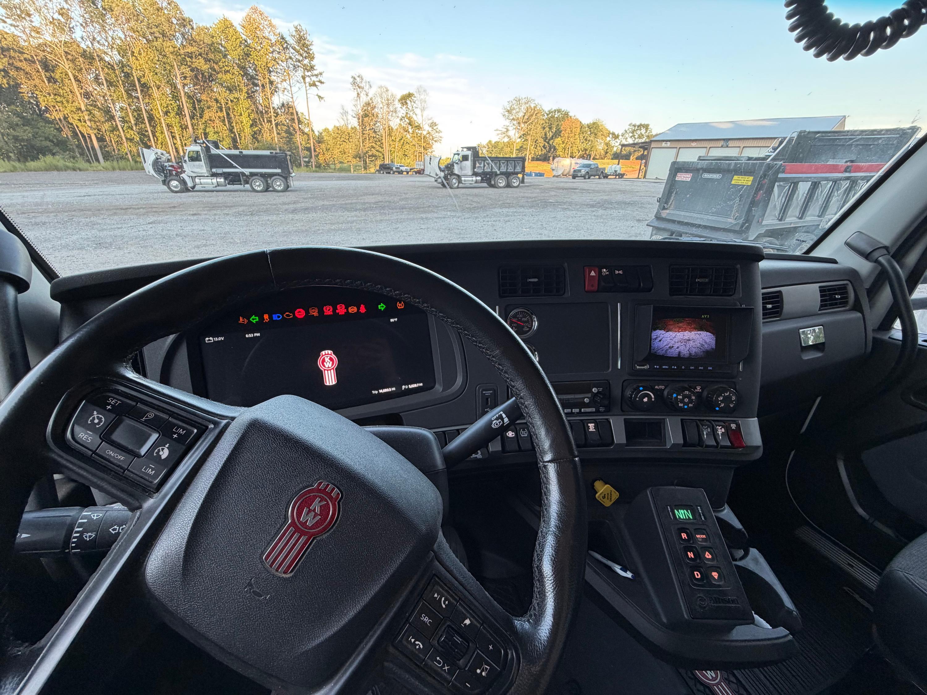 2026 Kenworth T880 Dump Truck (G127) - image 11