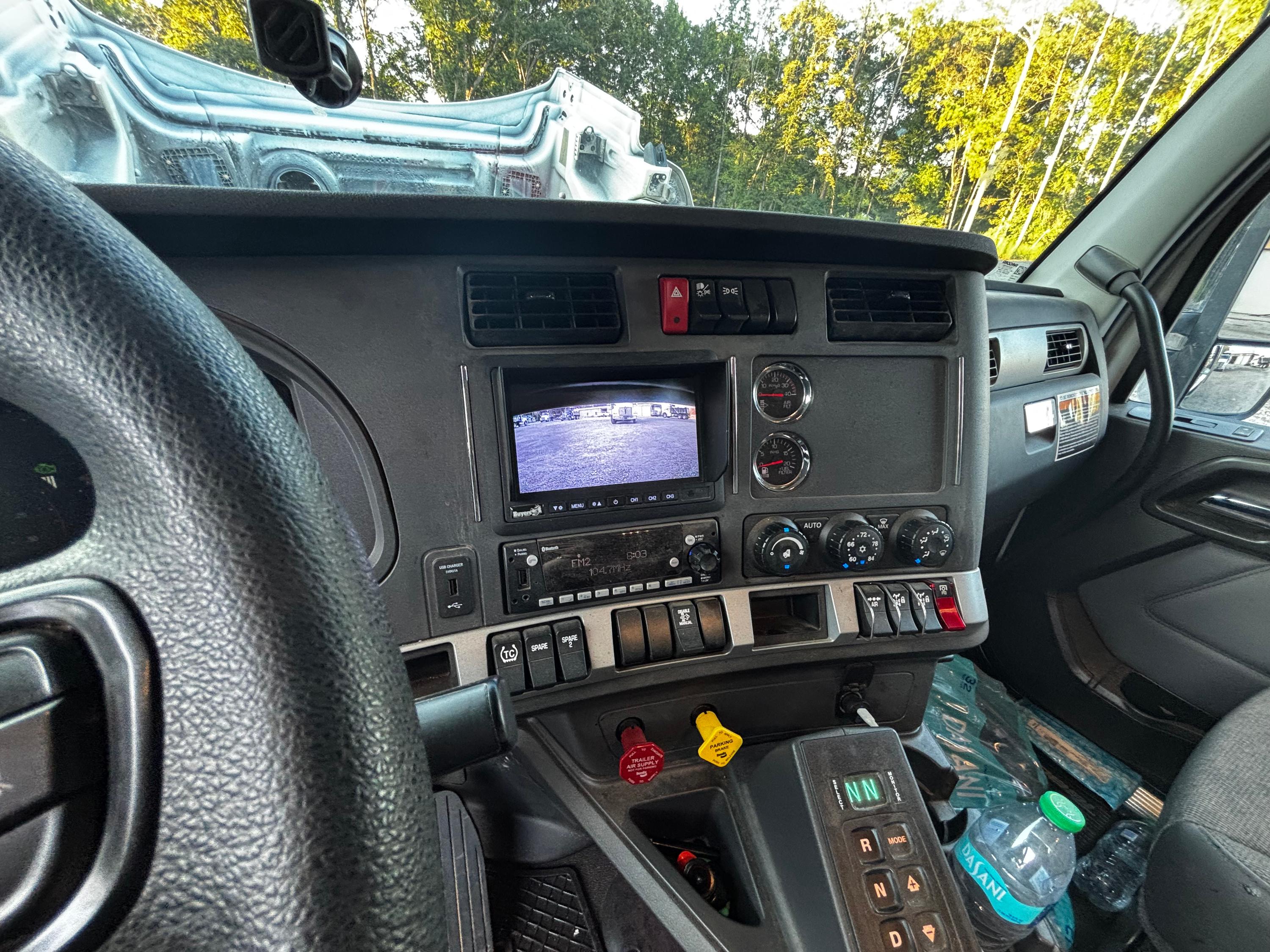 2026 Kenworth T880 Dump Truck (G97) - image 15