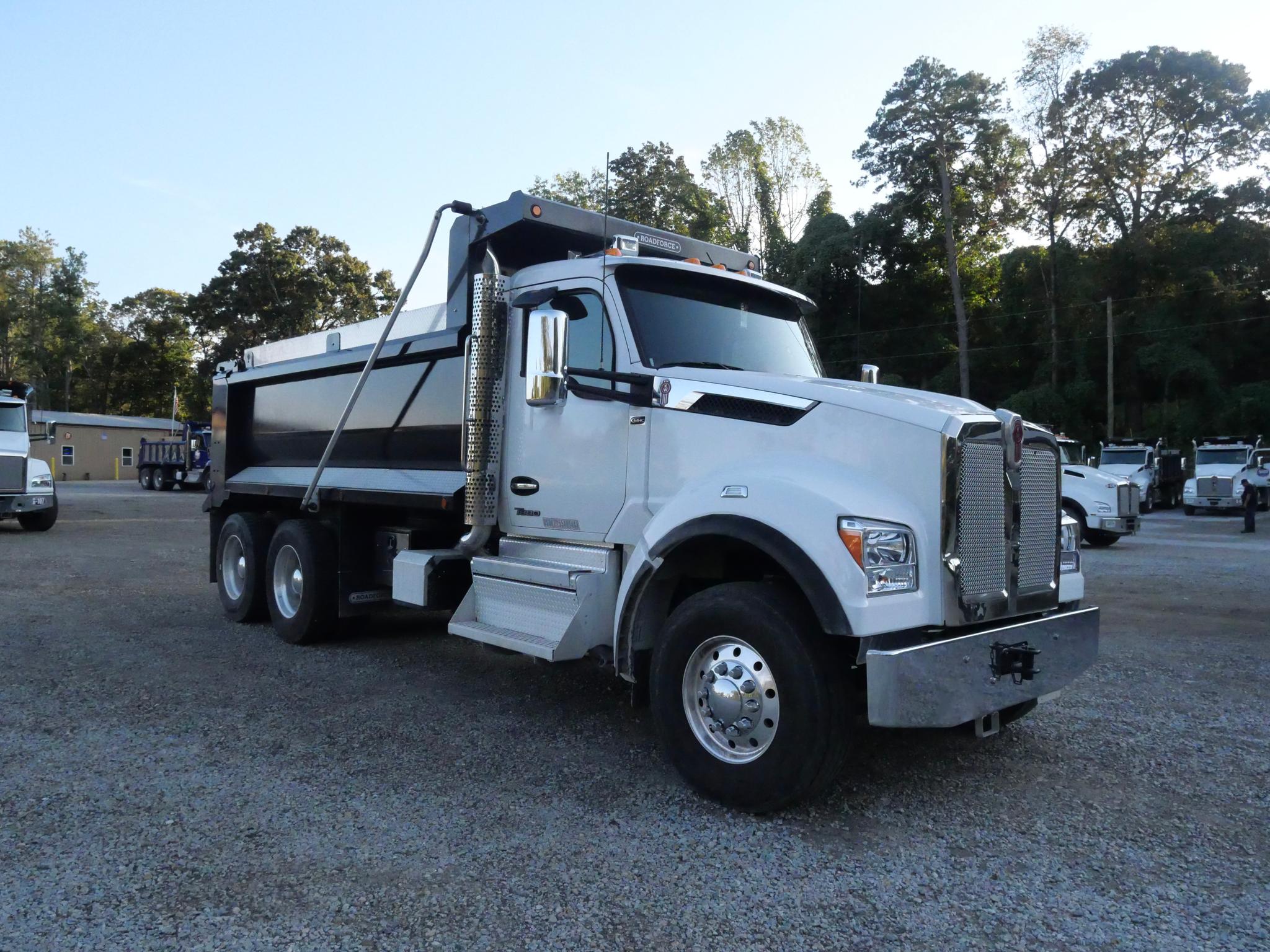 2026 Kenworth T880 Dump Truck (G97) - image 1