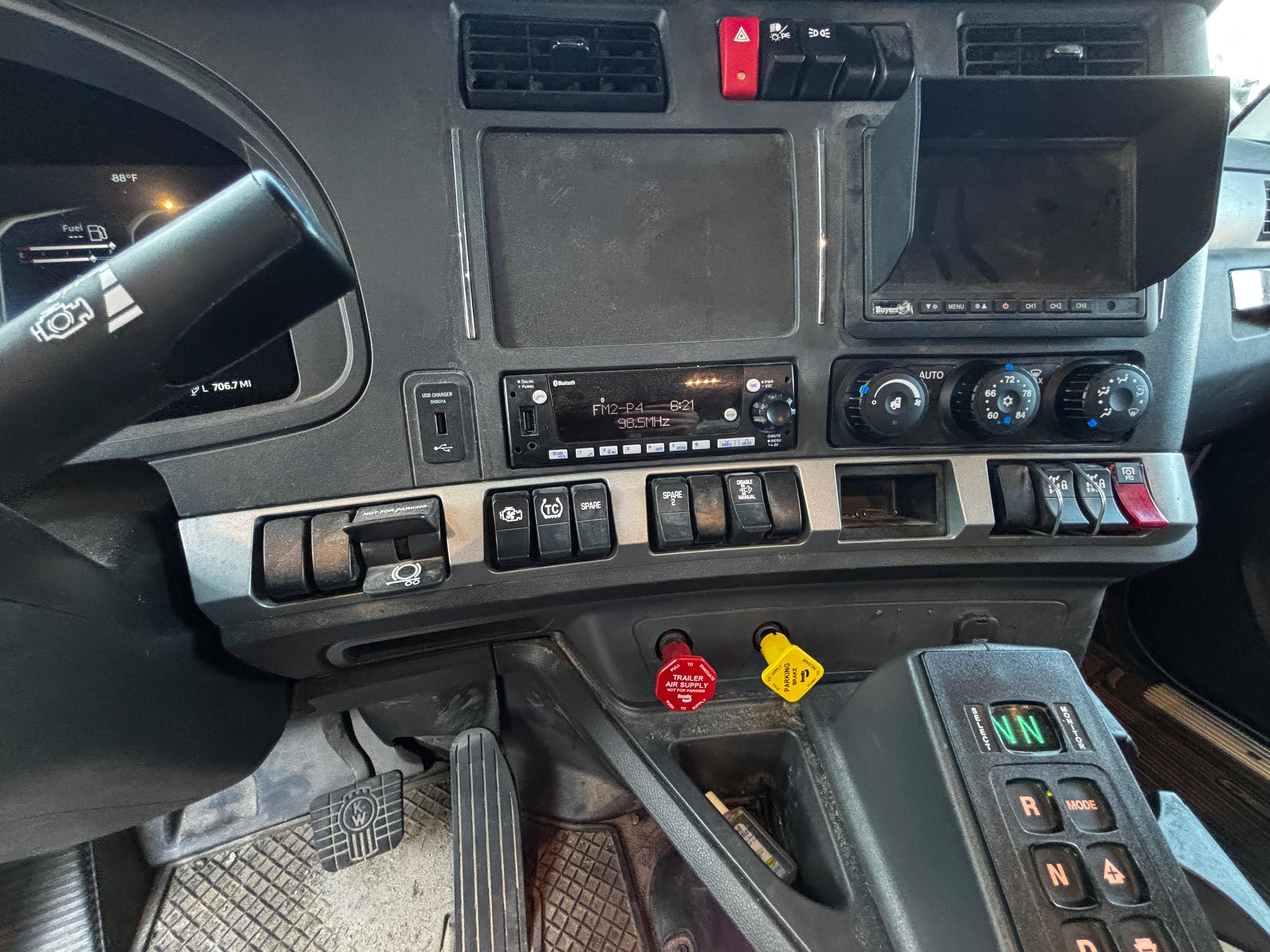 2026 Kenworth T880 Dump Truck (G82) - image 16