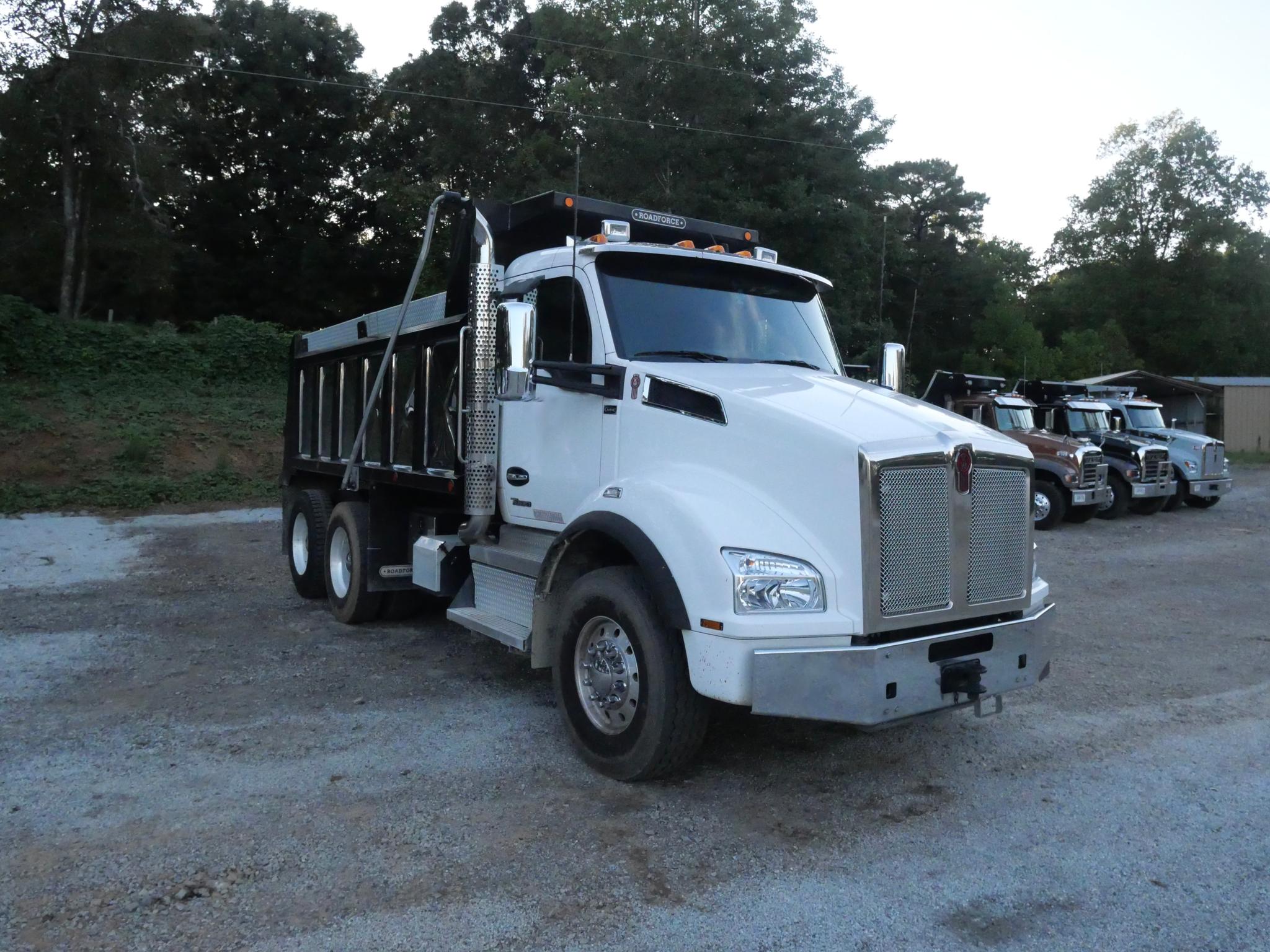2026 Kenworth T880 Dump Truck (G126) - image 3