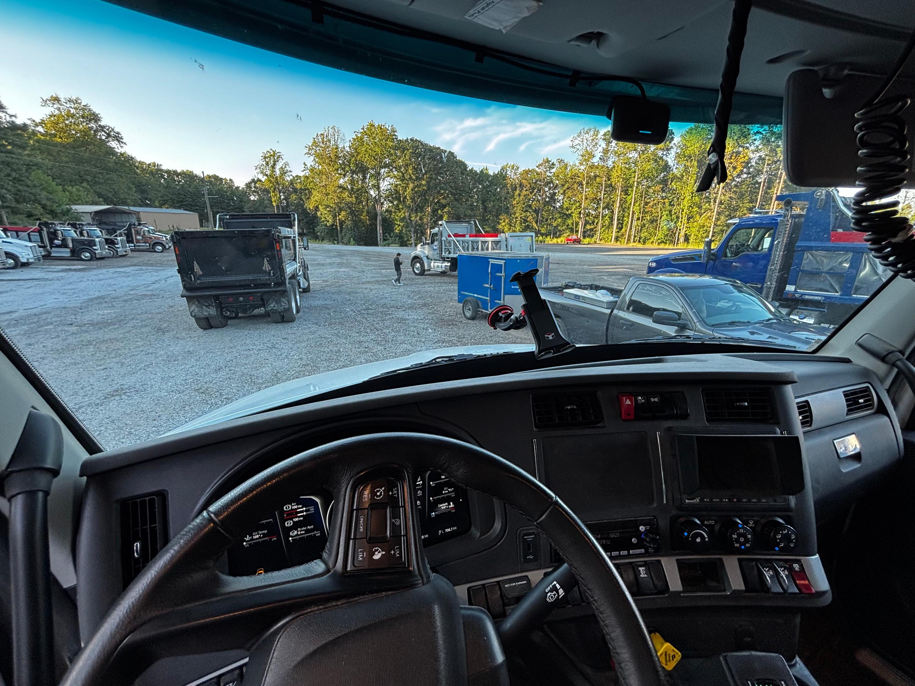 2026 Kenworth T880 Dump Truck (G82) - image 14