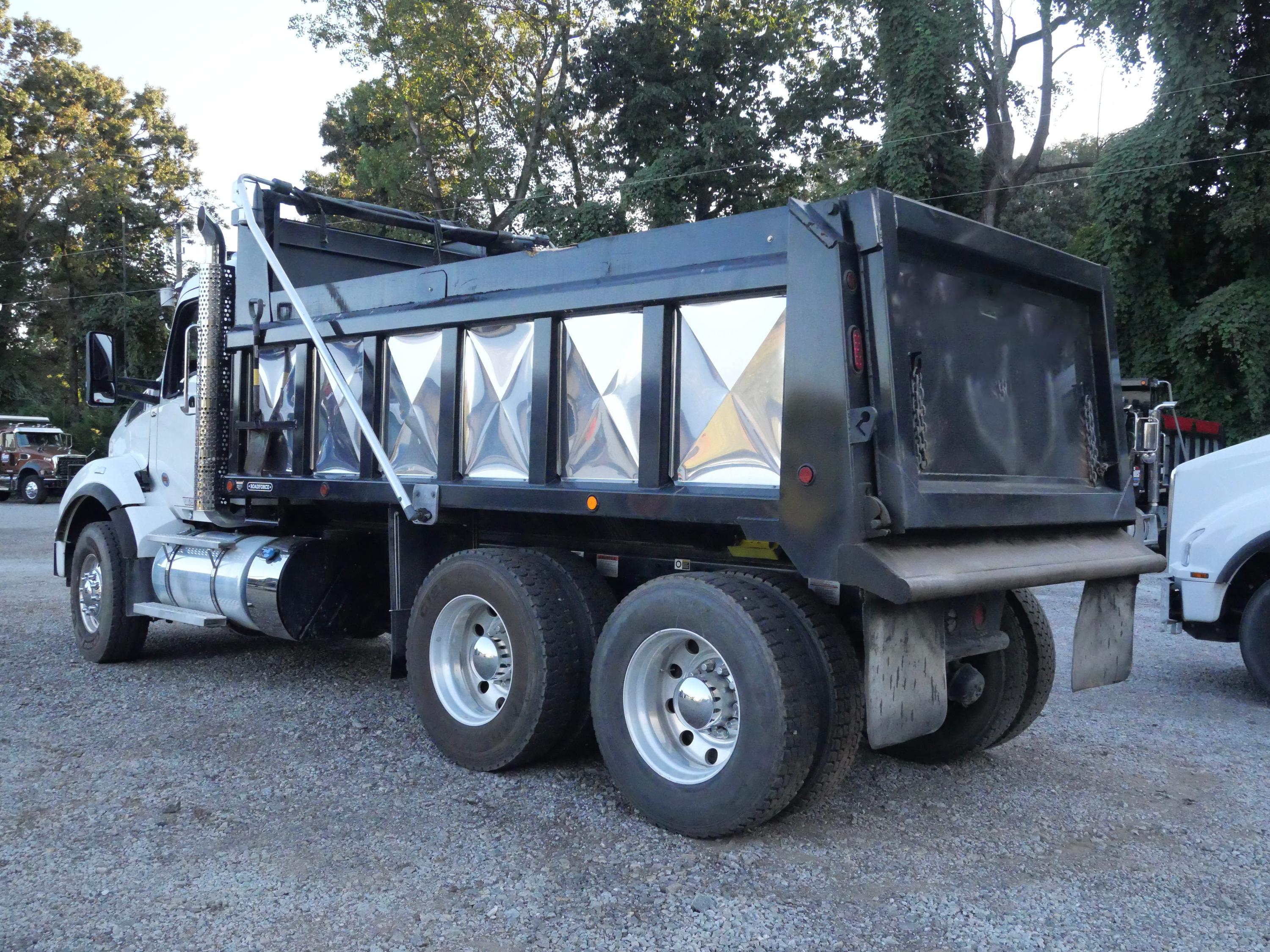 2026 Kenworth T880 Dump Truck (G81) - image 7