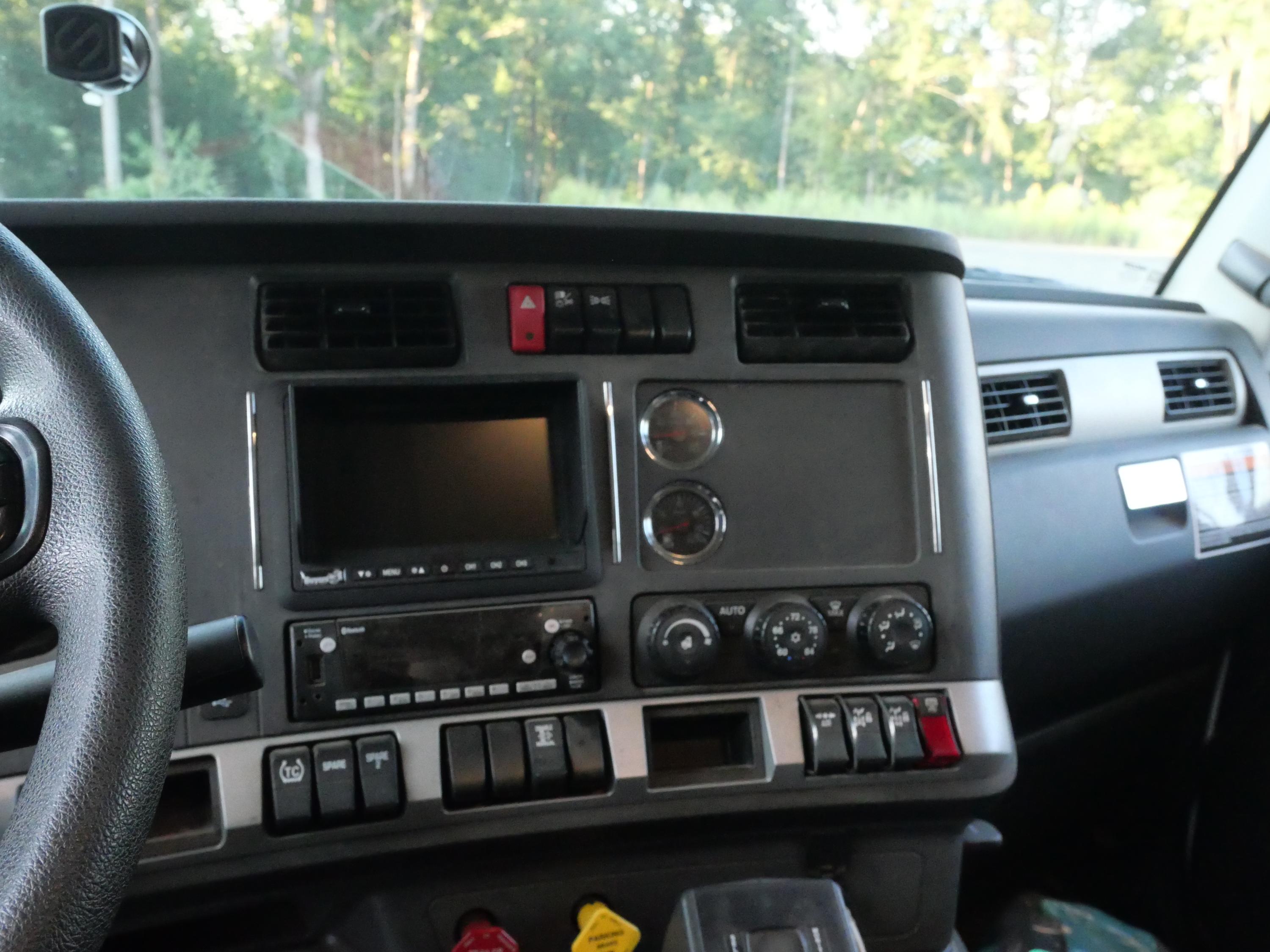 2026 Kenworth T880 Dump Truck (G97) - image 17
