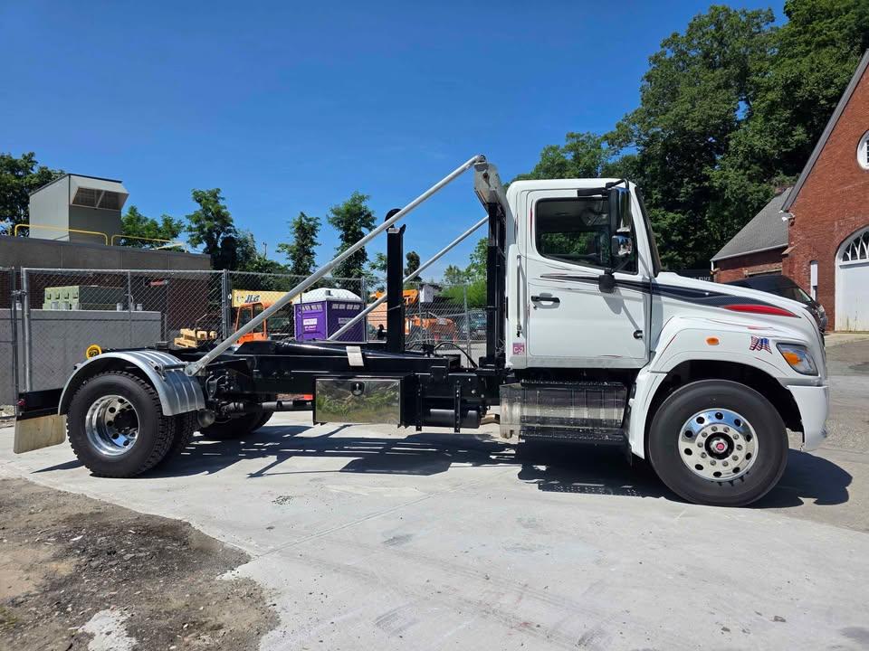 2026 Palfinger Hino Hooklift - image 2