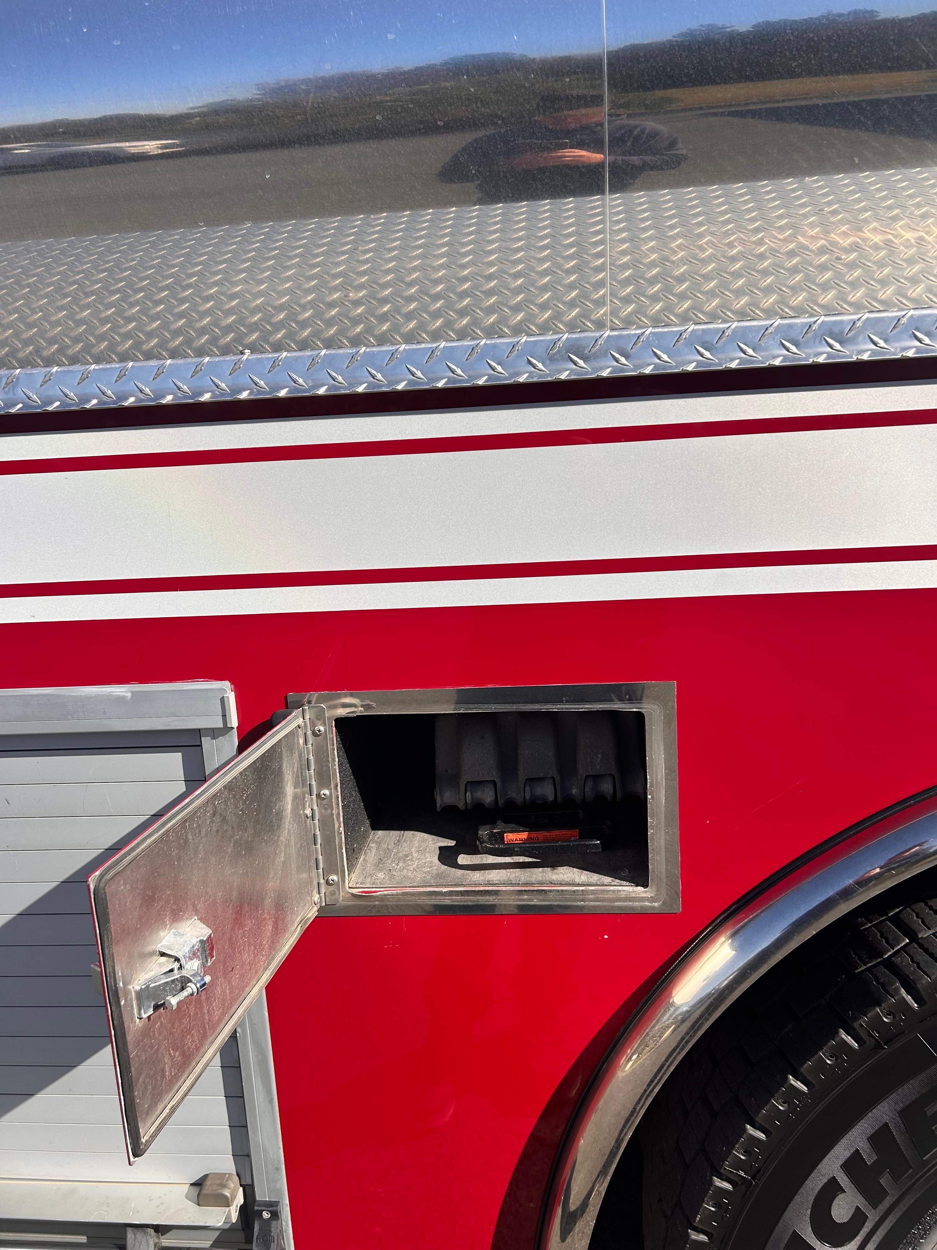 2009 Peterbilt Pumper Tanker - image 8