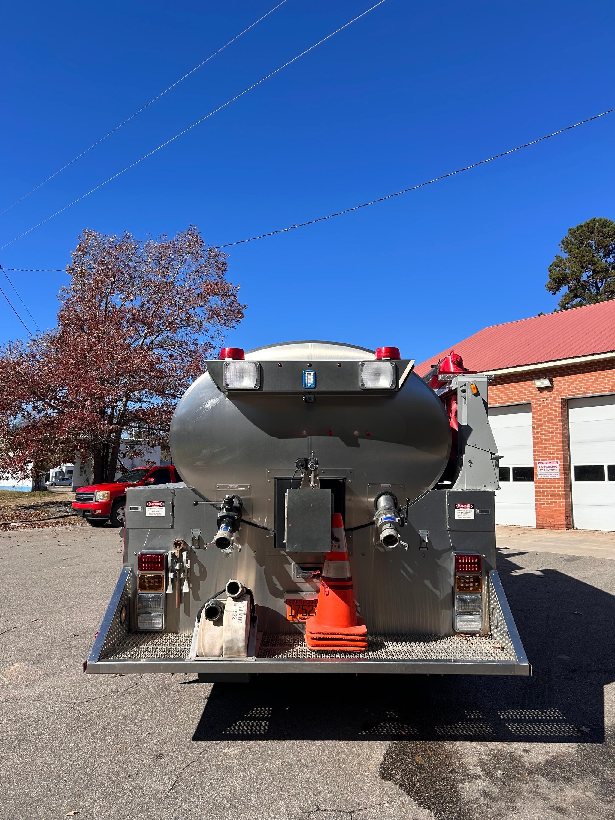 2009 Peterbilt Pumper Tanker - image 3