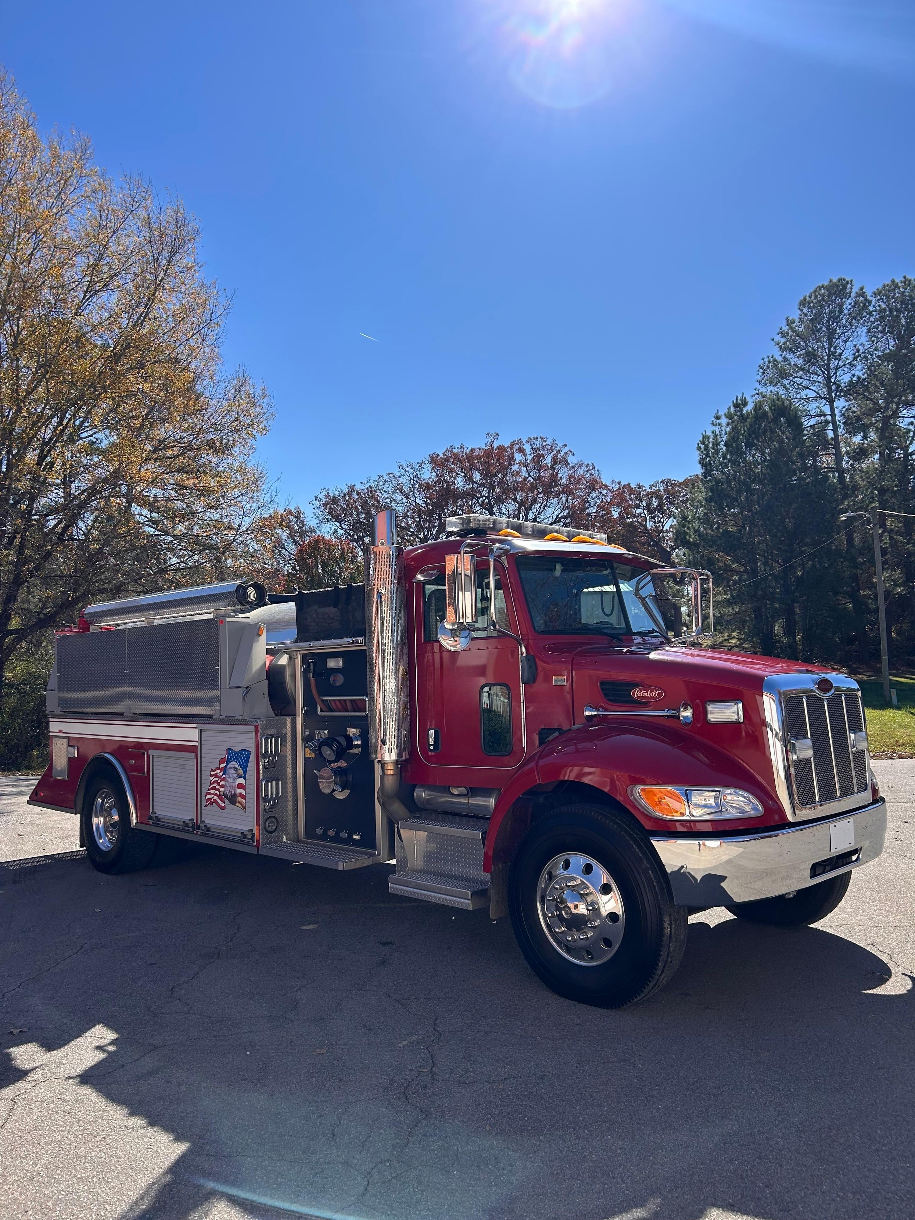 2009 Peterbilt Pumper Tanker - image 1