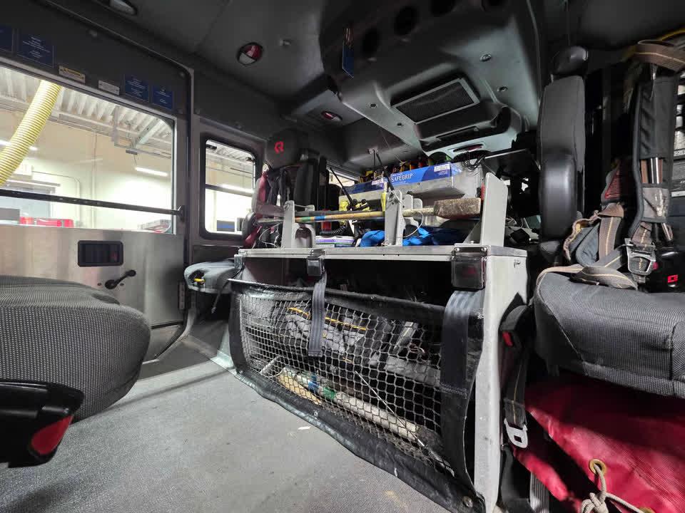 2010 Rosenbauer Spartan Rescue Pumper - image 11