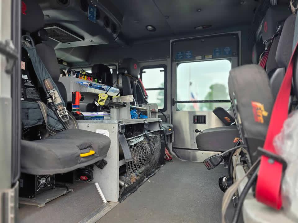 2010 Rosenbauer Spartan Rescue Pumper - image 10