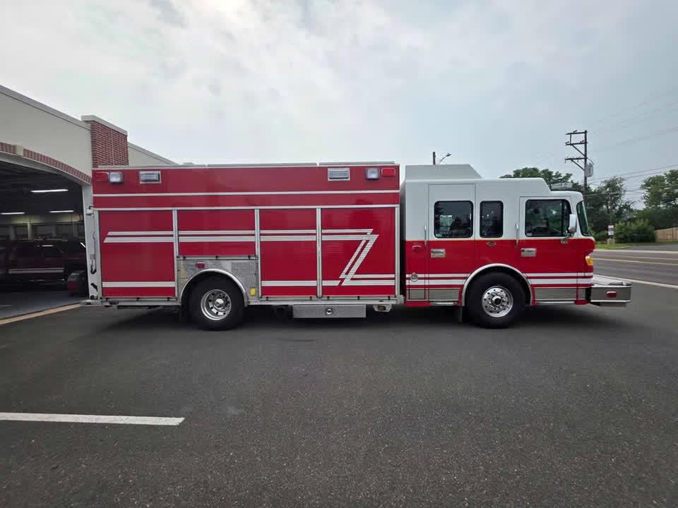 2010 Rosenbauer Spartan Rescue Pumper - image 3