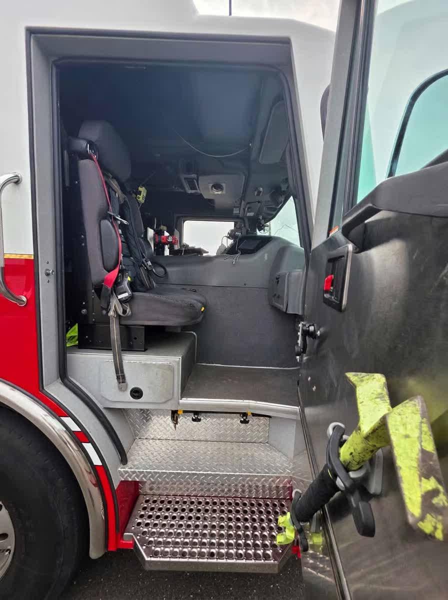 2010 Rosenbauer Spartan Rescue Pumper - image 7