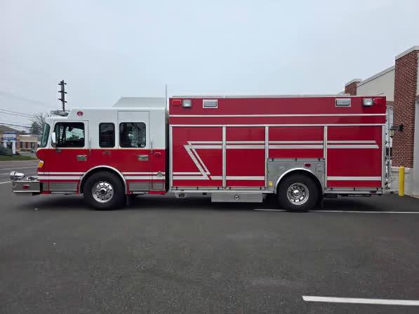 2010 Rosenbauer Spartan Rescue Pumper - image 1