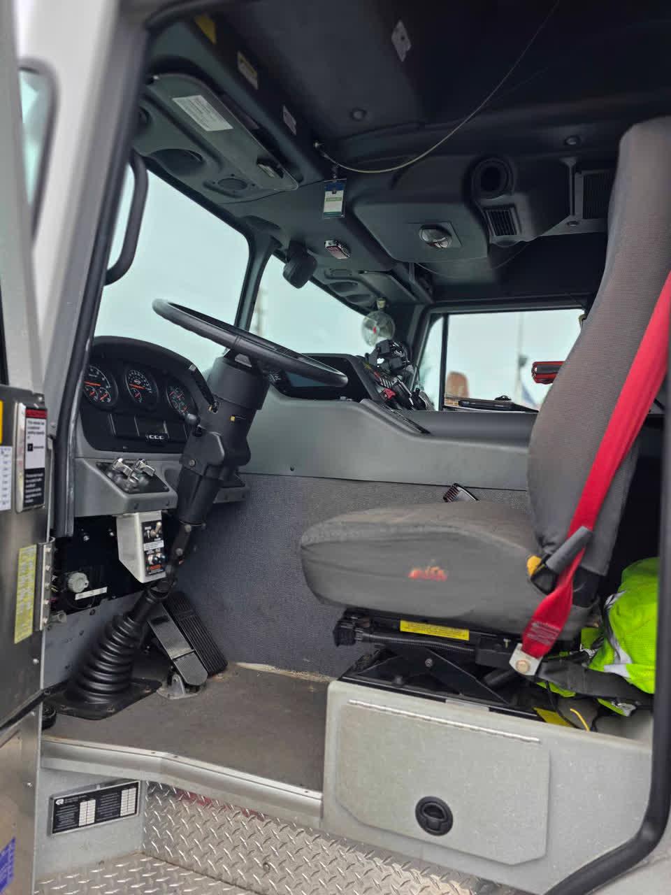 2010 Rosenbauer Spartan Rescue Pumper - image 9