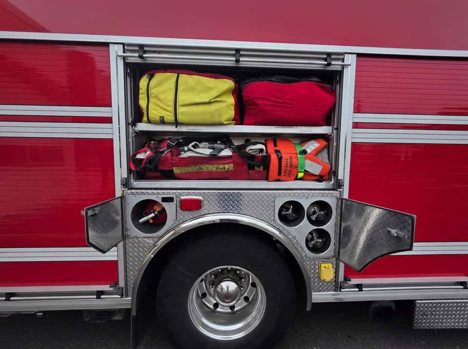 2010 Rosenbauer Spartan Rescue Pumper - image 22