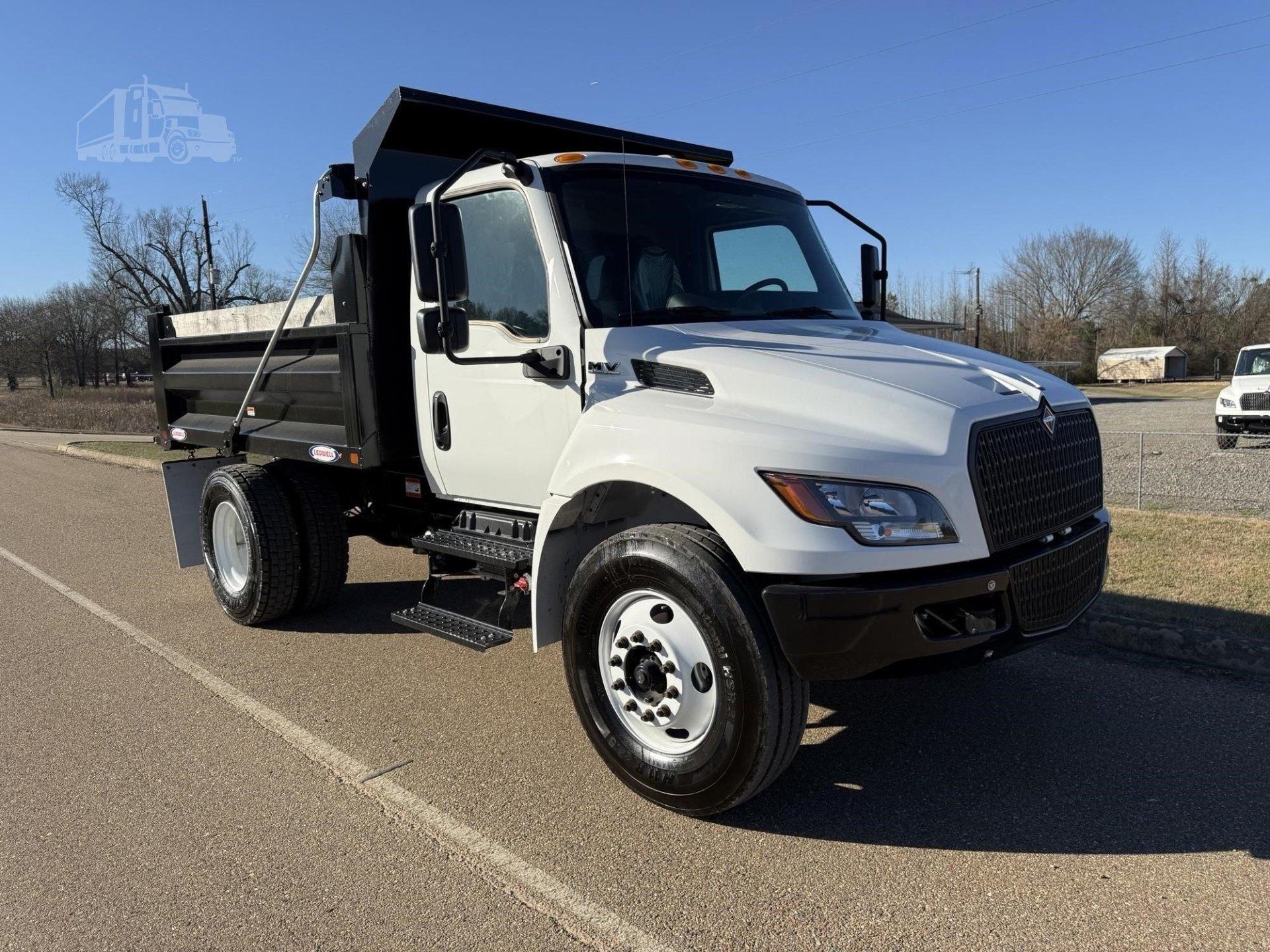 2025 International MV Dump Truck - image 5