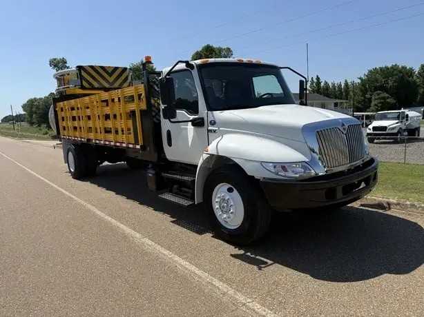 2020 International MV Scorpion II Attenuator Truck — photo 7