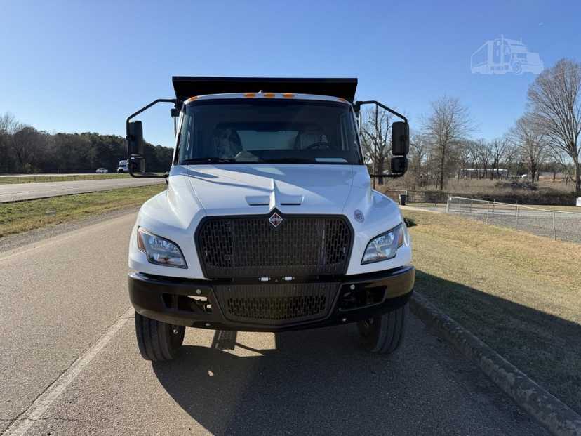 2025 International MV Dump Truck — photo 4