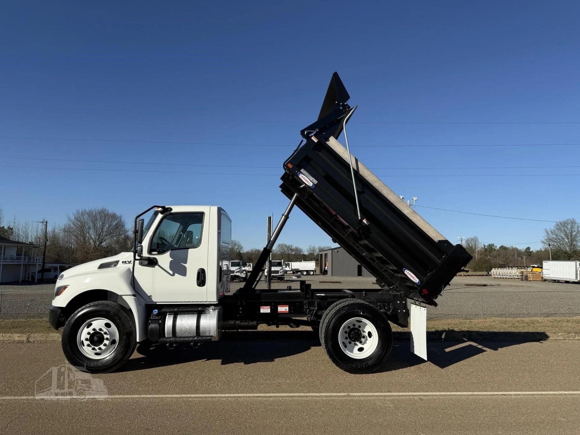 2025 International MV Dump Truck - image 3