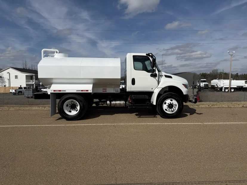 2026 International MV Tanker — photo 3
