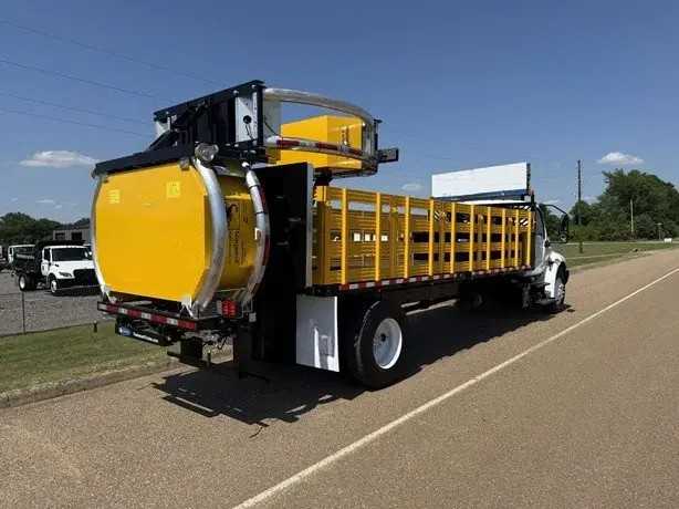 2020 International MV Scorpion II Attenuator Truck — photo 8