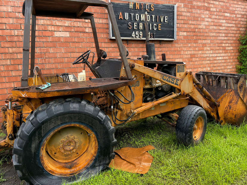 1982 CASE 480 LL Tractor
