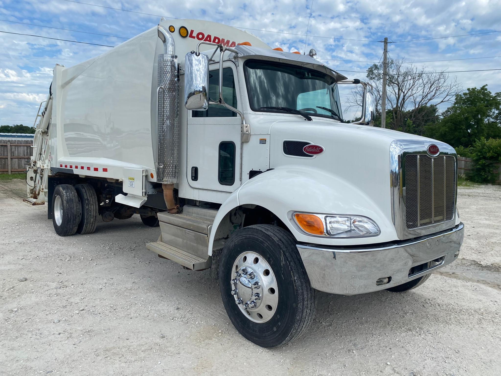 2018 Peterbilt Loadmaster Rear Loader - image 2