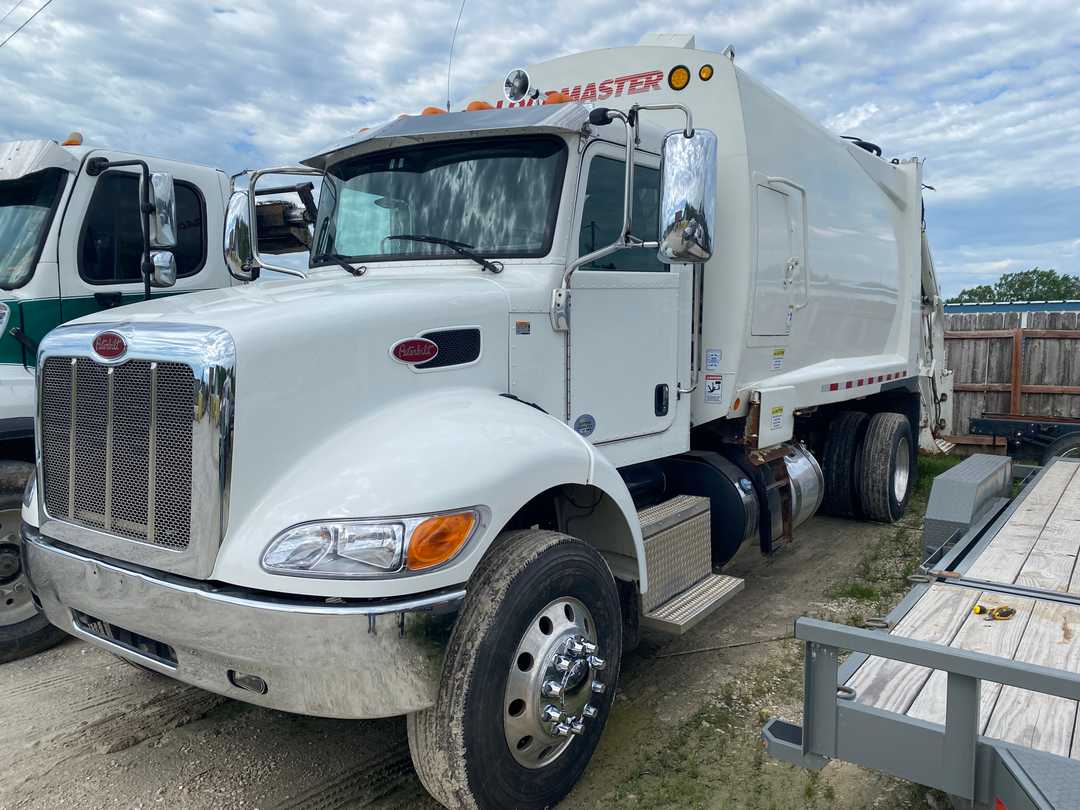 2018 Peterbilt Loadmaster Rear Loader