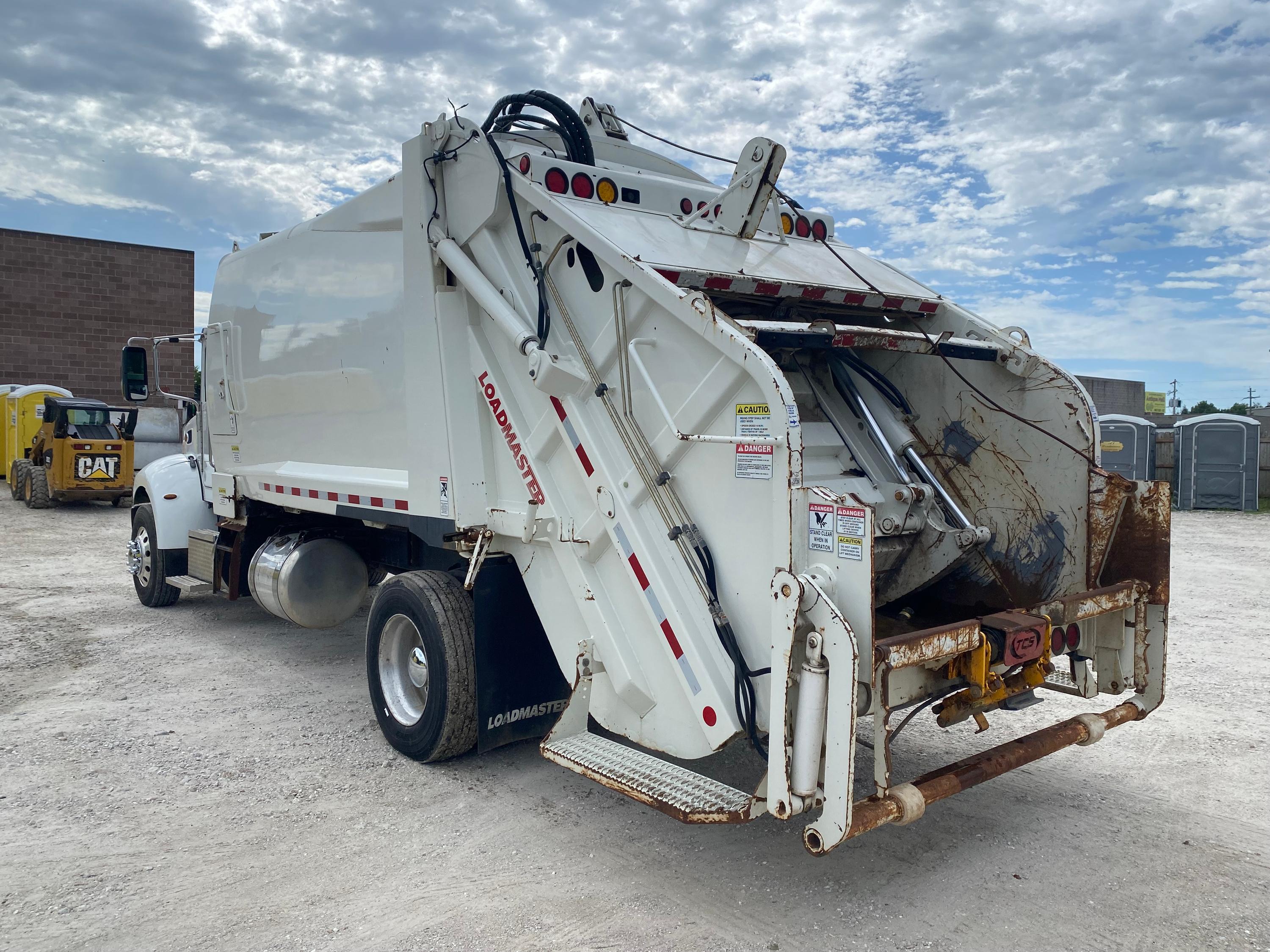 2018 Peterbilt Loadmaster Rear Loader - image 4