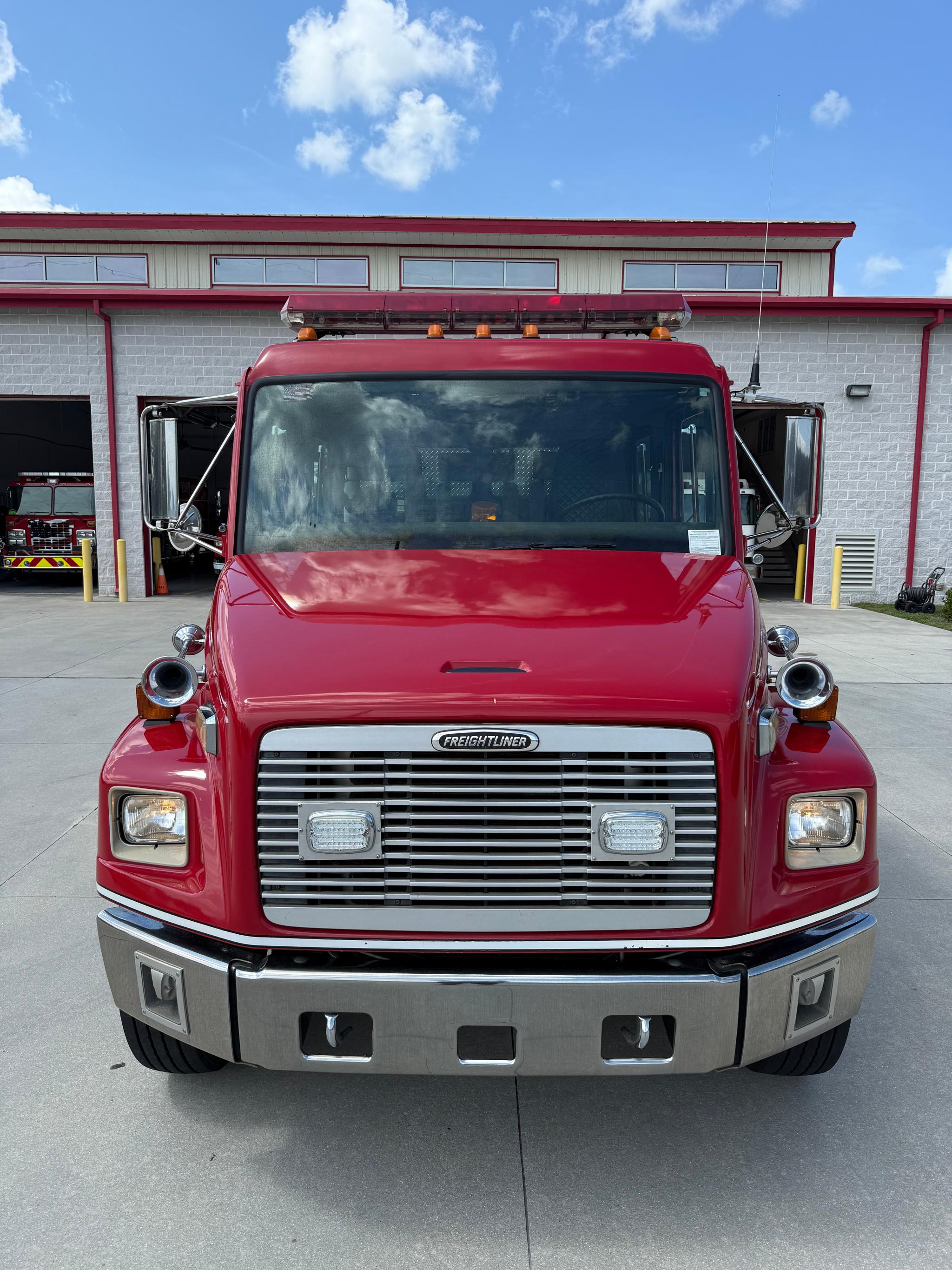 2001 Freightliner/ALF 1500/1000 Pumper - image 2