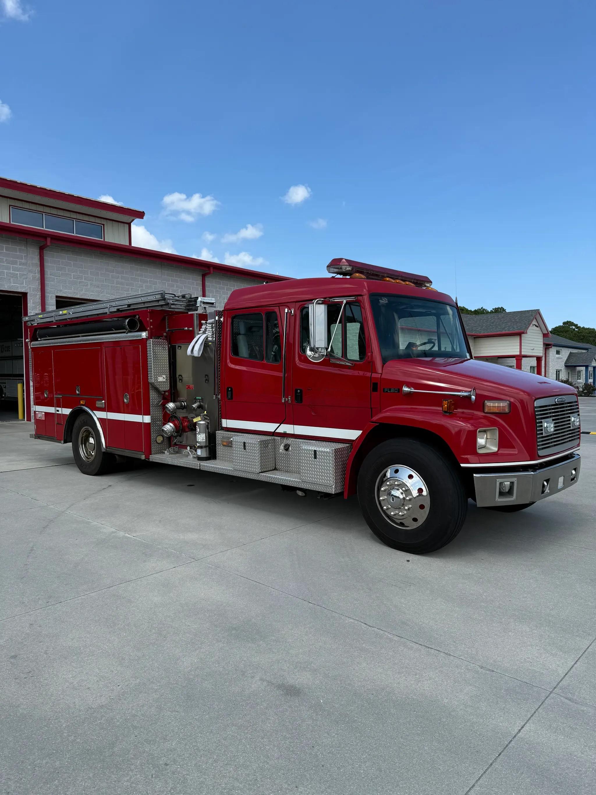 2001 Freightliner/ALF 1500/1000 Pumper - image 3