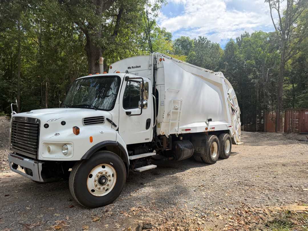 2007 Freightliner McNeilus Rear Loader