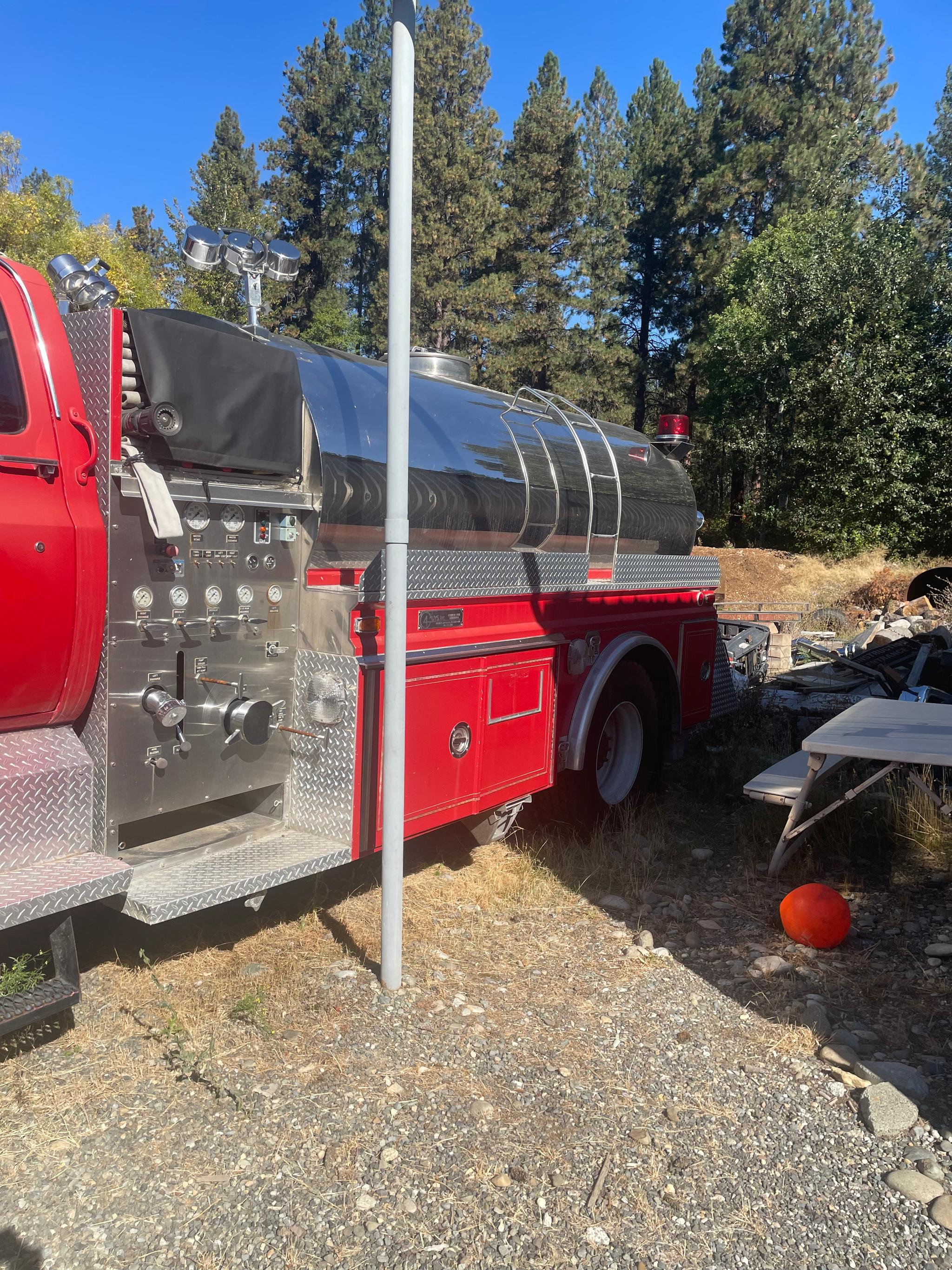 1988 4 Guys GMC Pumper Tanker - image 3