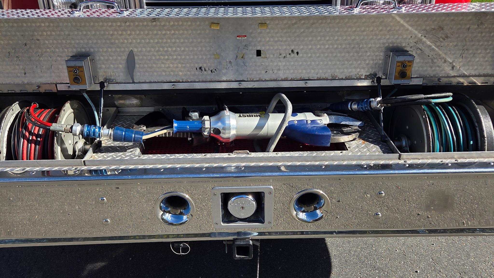 2005 KME Predator Pumper - image 5