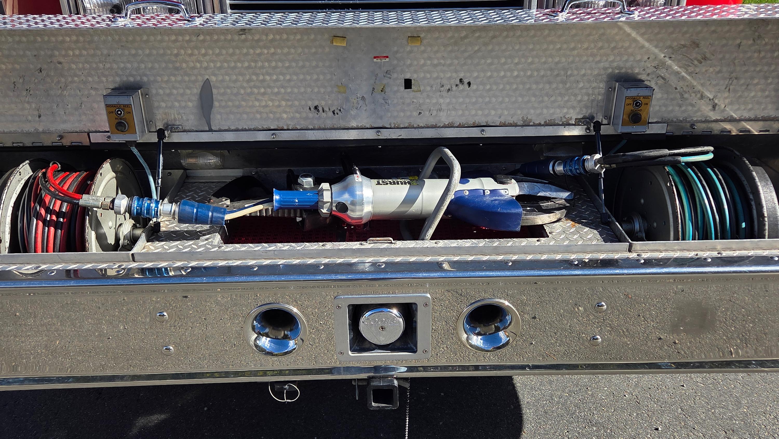 2005 KME Predator Pumper - image 5