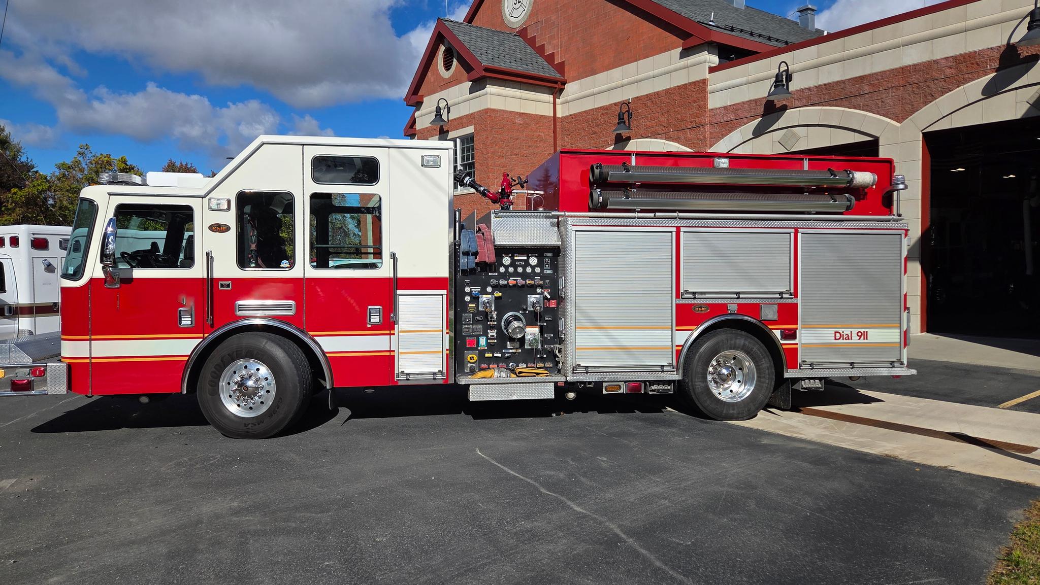 2005 KME Predator Pumper - image 1