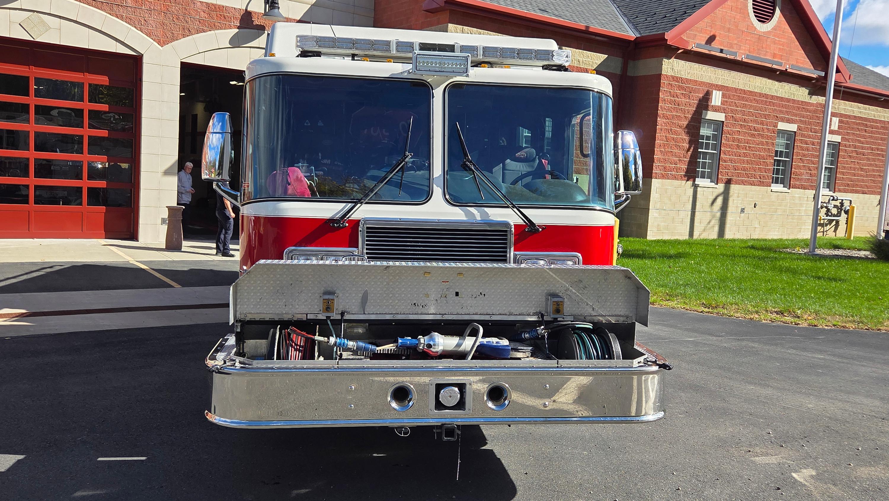 2005 KME Predator Pumper - image 4