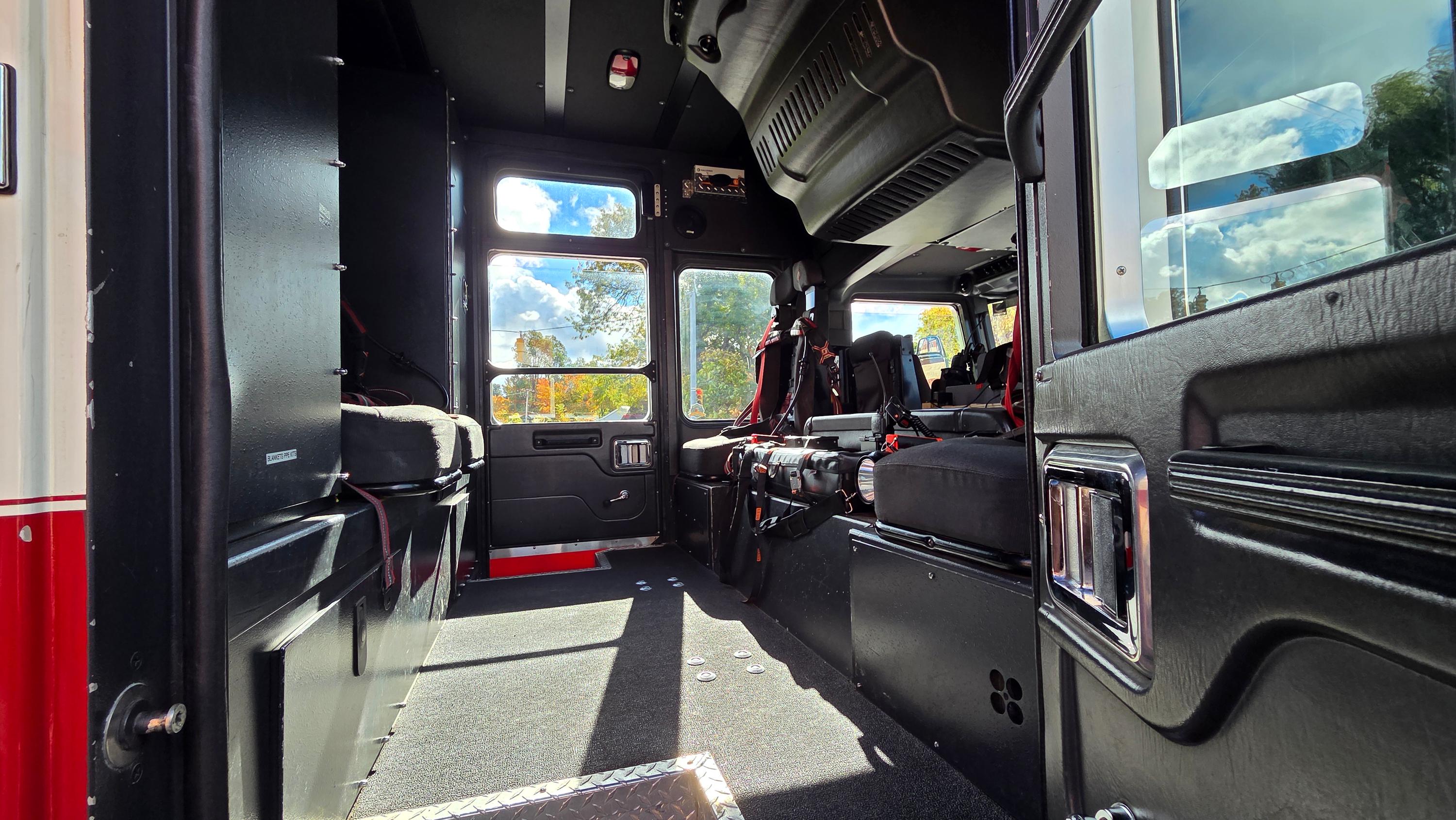 2005 KME Predator Pumper - image 7