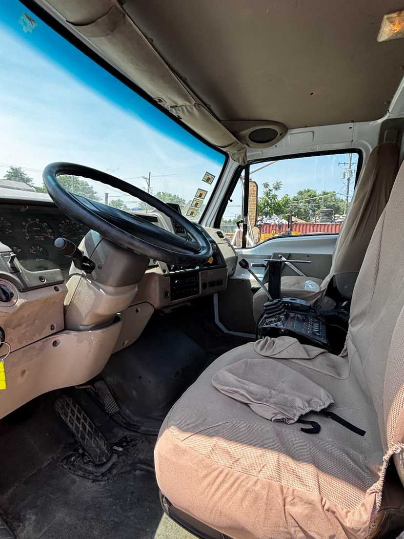 2001 Sterling L7500 Dump Truck — photo 5