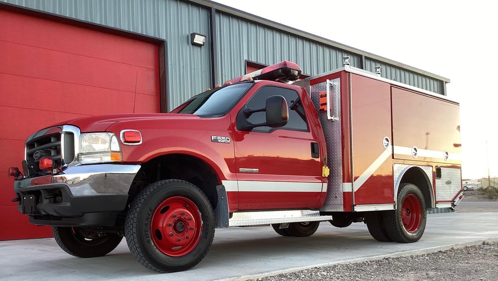 2003 E-One Ford 4x4 Mini Pumper - image 2