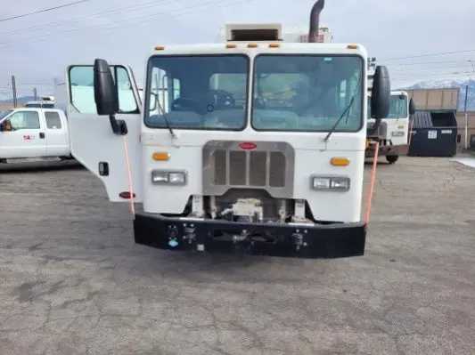2017 Peterbilt Heil Automated Side Loader — photo 7