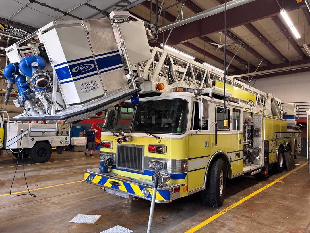 1993 Pierce 100' Aerial
